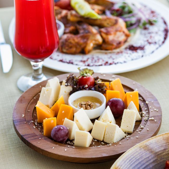 2 LITER ELEGANT GLASS SERVING TRAY